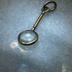 Victorian 9k magnifying glass charm